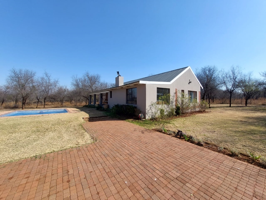 Commercial Property for Sale in Mamogaleskraal AH North West